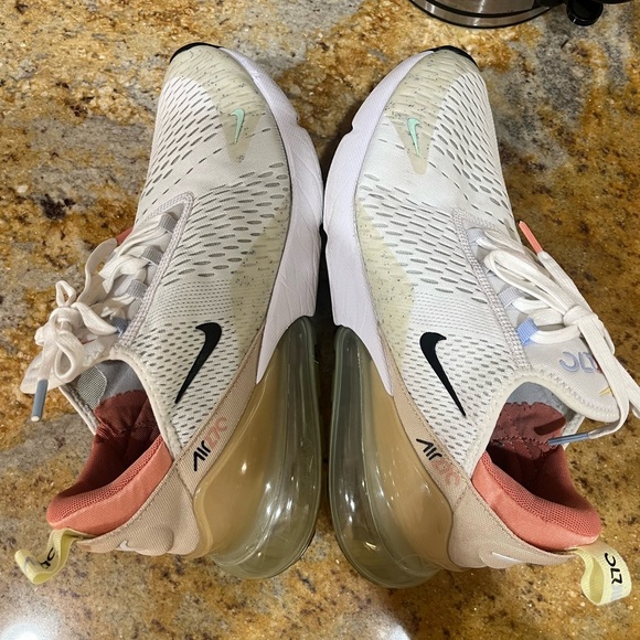 Nike Air Max 270 size 10.5 - Picture 8 of 9